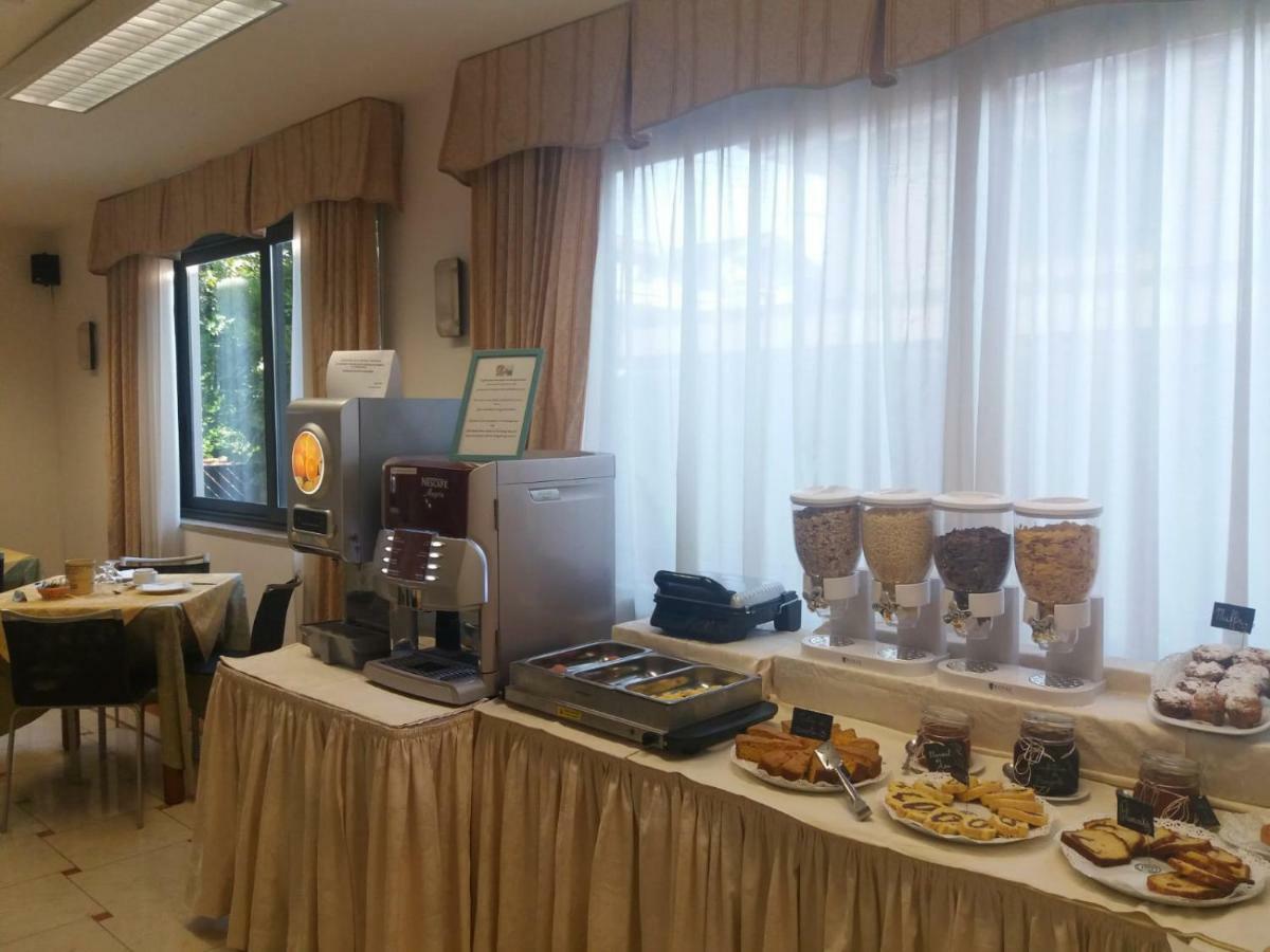 Hotel Maita Лидо Ди Камайоре Екстериор снимка